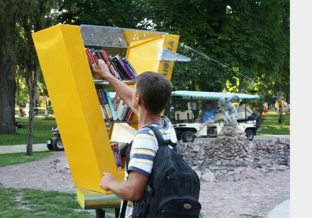 Новость - Досуг и еда - Киевляне не готовы: как поживают бесплатные библиотеки в парке Шевченко