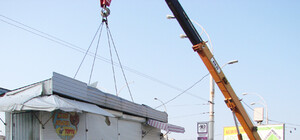 Вместо МАФов возле станции метро 