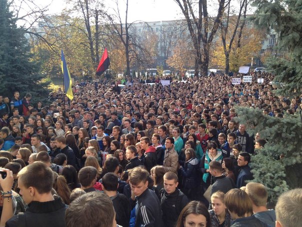 Новость - События - Под зданием Минобразования митингует тысяча студентов