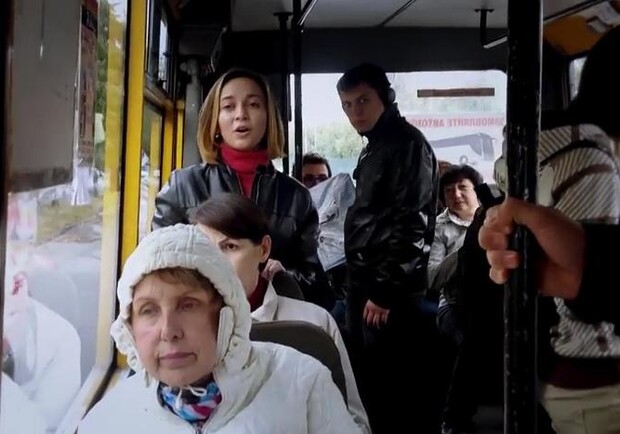 Новость - Люди города - Видео дня: реакция киевлян на внезапное исполнение гимна Украины в маршрутке
