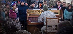 Как это было: в саду Шевченко сыграл пианист с Майдана
