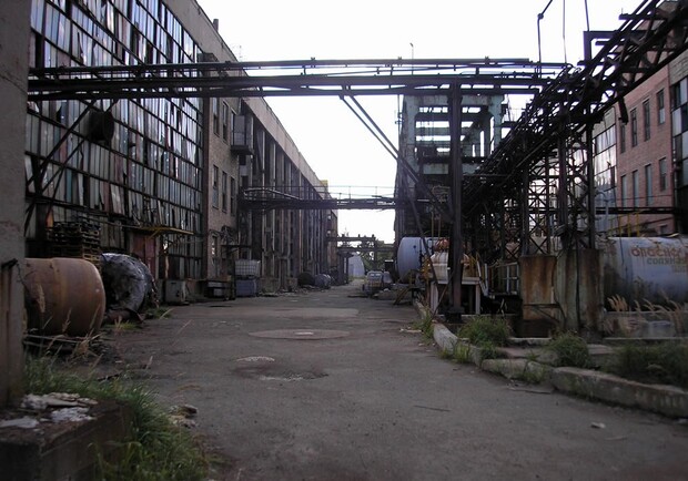 На территории предприятия полно смертоносной ртути.
Фото с сайта mesta.kiev.ua