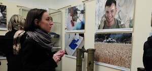 На Подоле открылась фотовыставка памяти бойцов АТО