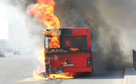 Новость - События - На Петровке сожгли автобус цирка "Кобзов"