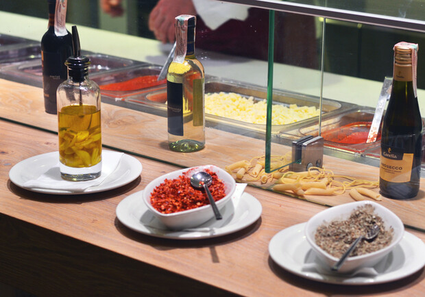 Новость - Досуг и еда - Готовка при тебе, огромные порции и отсутствие чаевых: обзор ресторана "Vapiano" в "Арене"
