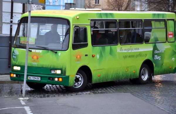 В Киеве презентовали автобус, заряжающийся от розетки. Фото с сайта itc.ua.