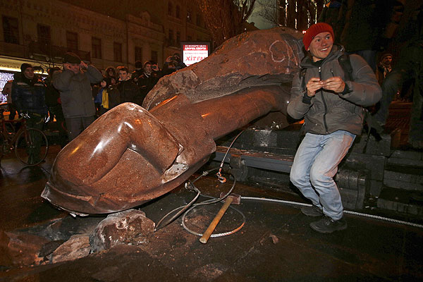 Новость - Транспорт и инфраструктура - Прошел год: что будет на месте памятника Ленину на Бессарабке