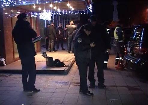 Новость - События - В Киеве под ноги депутатов бросили гранату