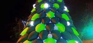 Надувная и колбасная: где полюбоваться на самые необычные елки Киева