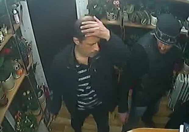 Новость - События - В центре Киева двое приезжих пытались ограбить цветочный магазин. ВИДЕО