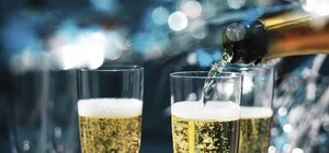 Жители Донецка будут поднимать бокалы с шампанским по киевскому времени: итоги опроса