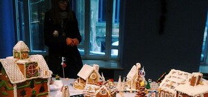 В Одессе выстроили пряничный городок: шоколадный Оперный, сладкая мэрия и каток с пингвинятами