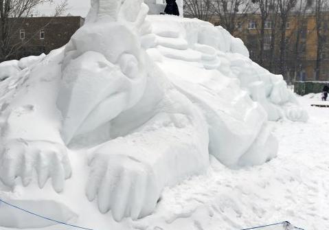 Новость - События - Фотофакт: в Киеве слепили 30-метровую скульптуру из снега