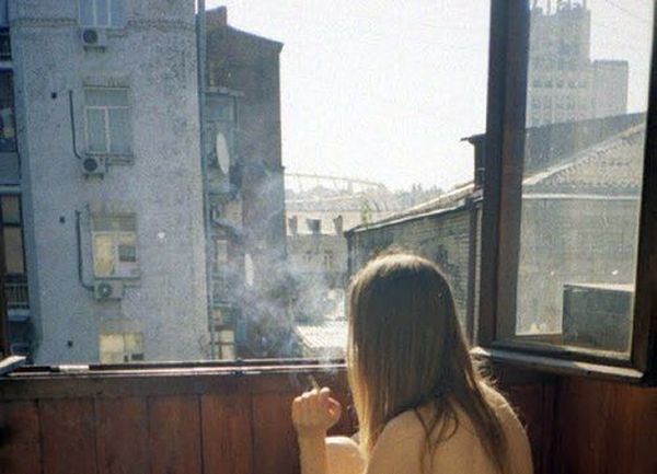 Новость - События - В Киеве с балкона сняли голую девушку