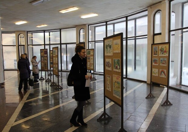 Новость - Досуг и еда - В метро Киева открыли выставку детских рисунков
