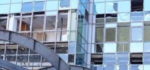 Как выглядит ЖД вокзал сегодня: поврежденное остекленение и упавшие перекрытия [ФОТО]