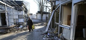 Авдеевку весь день обстреливают из 