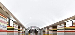 Тренируем ноги: на станции метро 