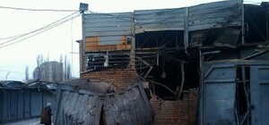 Реалии разрушенной Авдеевки: разбитые окна, дыры в стенах и серое небо [Видео]