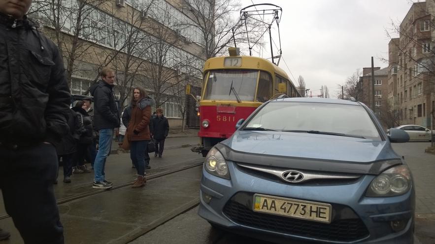 Новость - Транспорт и инфраструктура - Пассажирам на заметку: на Подоле остановились трамваи
