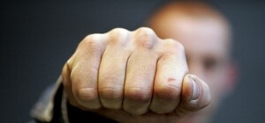 Криминальный Днепр: напали на актера театра и ограбили женщину на Карла Маркса