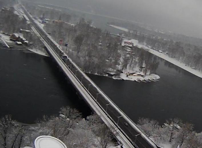 Новость - Транспорт и инфраструктура - Движение по двум мостам Киева было перекрыто