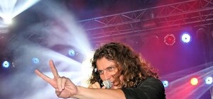 Мама Кузьми Скрябіна попросила артистів записати для нього спільну пісню