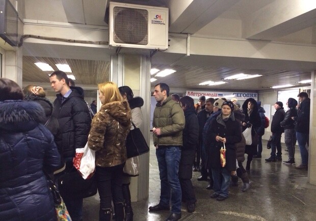 Новость - События - Фотофакт: в Киеве массово сгребали жетоны перед повышением цен на проезд в метро
