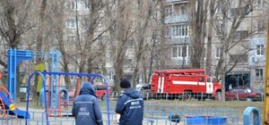 На детской площадке по проспекту Правды нашли подозрительную сумку