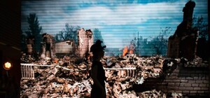 На столичном подиуме показали образ Донецка: девушки в коногонках на фоне 