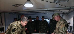 Порошенко сообщил об отводе сил АТО из Дебальцево и сам отправился на фронт