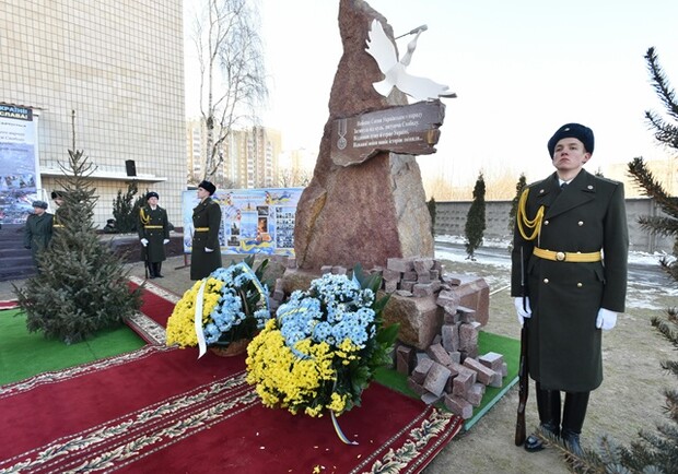 Новость - События - В Киеве открыли памятный знак Небесной Сотне