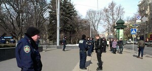 Перед минутой молчания у памятника Шевченко территорию 