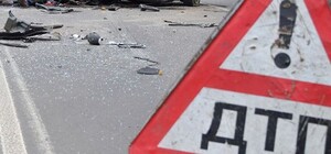 По трассе из Макеевки в Донецк не смогли разъехаться два танка ДНР [Видео]