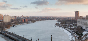 Ночной бой на Набержной Донецка: сгорели машины, разрушены кафе
