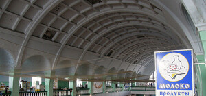 Фотофакт: сколько стоят конфеты и колбаса на луганском рынке