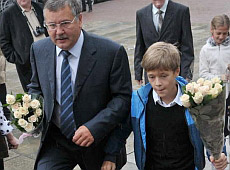 Анатолий Гриценко также засветился в школе. Фото с сайта: http://tabloid.pravda.com.ua/