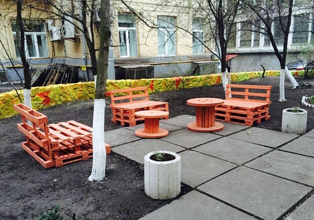 Новость - Досуг и еда - В центре Киева появилась крытая парковка, душ и яркий дворик для велосипедистов
