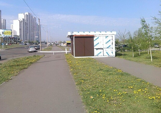 Новость - События - "Киевхлеб" продолжает устанавливать ларьки на газонах и тротуарах