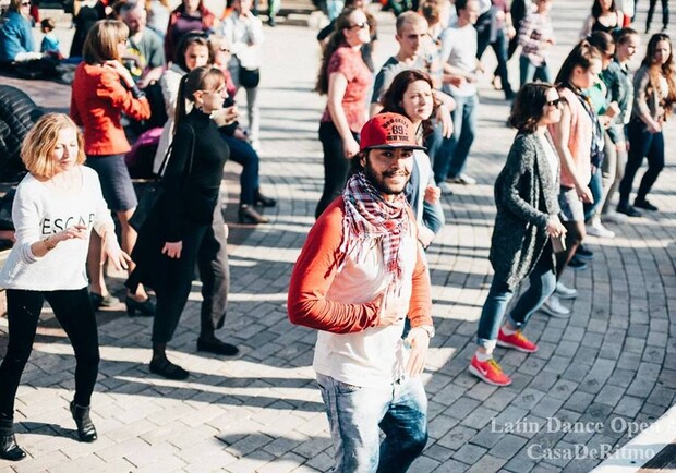 Новость - Досуг и еда - Загляни после работы: в парке Шевченко начинаются бесплатные танцевальные мастер-классы