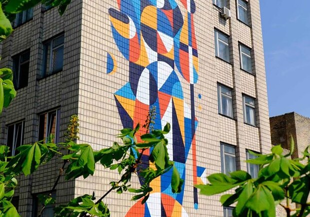 Новость - Досуг и еда - Полюбуйся: в центре Киева появилась настенная фреска от французского художника