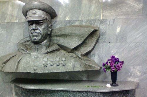 Новость - События - В Киеве снесли мемориал маршалу Жукову
