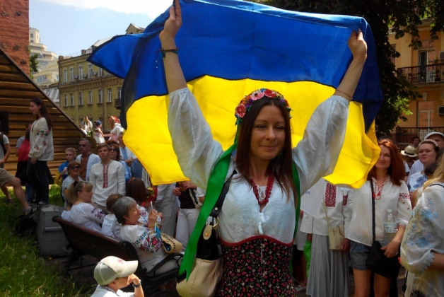 Новость - Люди города - В Киеве стартовал Мегамарш в вышиванках: как нарядились киевляне