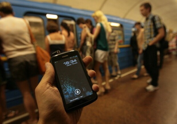 Новость - Транспорт и инфраструктура - На пяти станциях метро заработала мобильная связь