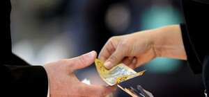 В Днепропетровске можно заработать на коррупционерах