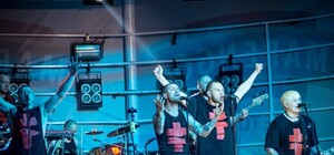 Концерт BRUTTO в Одессе: патриотические лозунги и шоу с фаерами