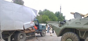 В Джанкое БТР протаранил грузовик