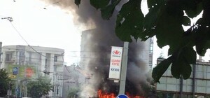 У  Львові під час руху тролейбус спалахнув і згорів дотла