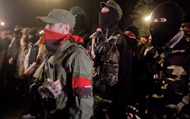 Новость - События - Задержанных на Закарпатье бойцов Правого сектора привезли в Киев