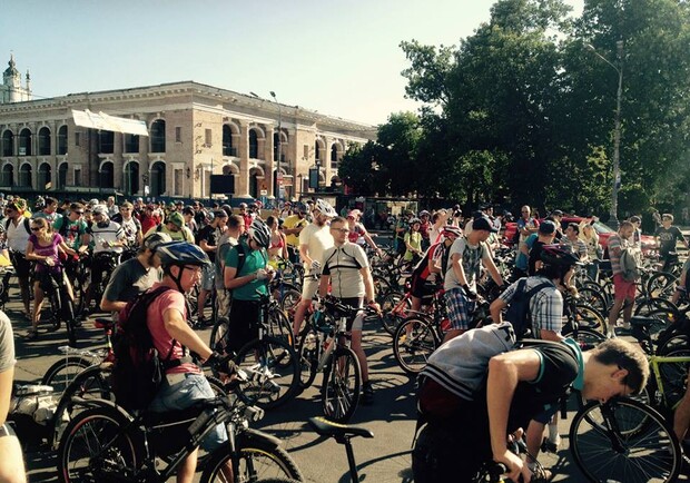 Новость - События - Как это было: велосипедисты Киева прокатились большой колонной до Труханового острова